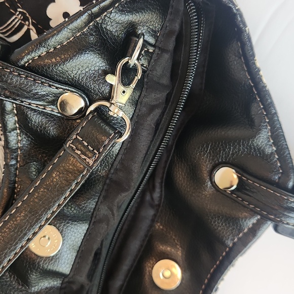 Relic - Black and White Cloth Handbag w Wooden Handle - Picture 13 of 13